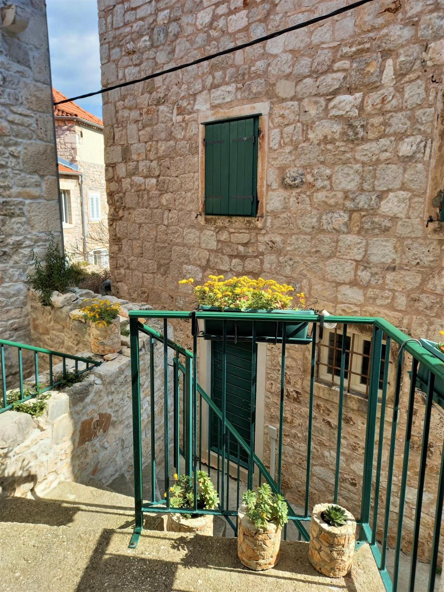 Apartment Megi In Supetar Historical Core Exterior foto